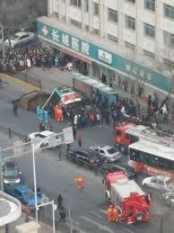 巨大な陥没穴4.jpg