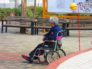 日本の高齢者介護1.jpg